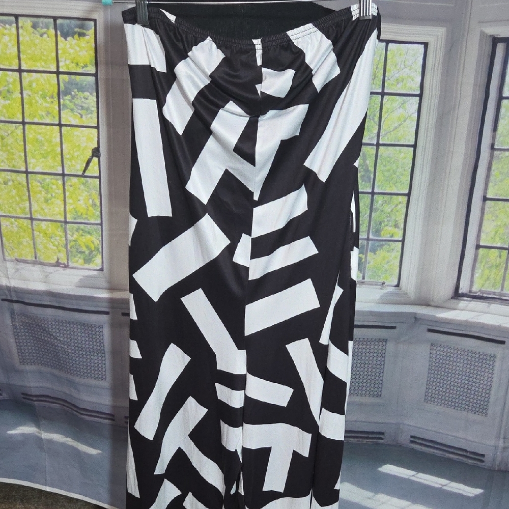 SHEIN Black and White Geometric Jumpsuit